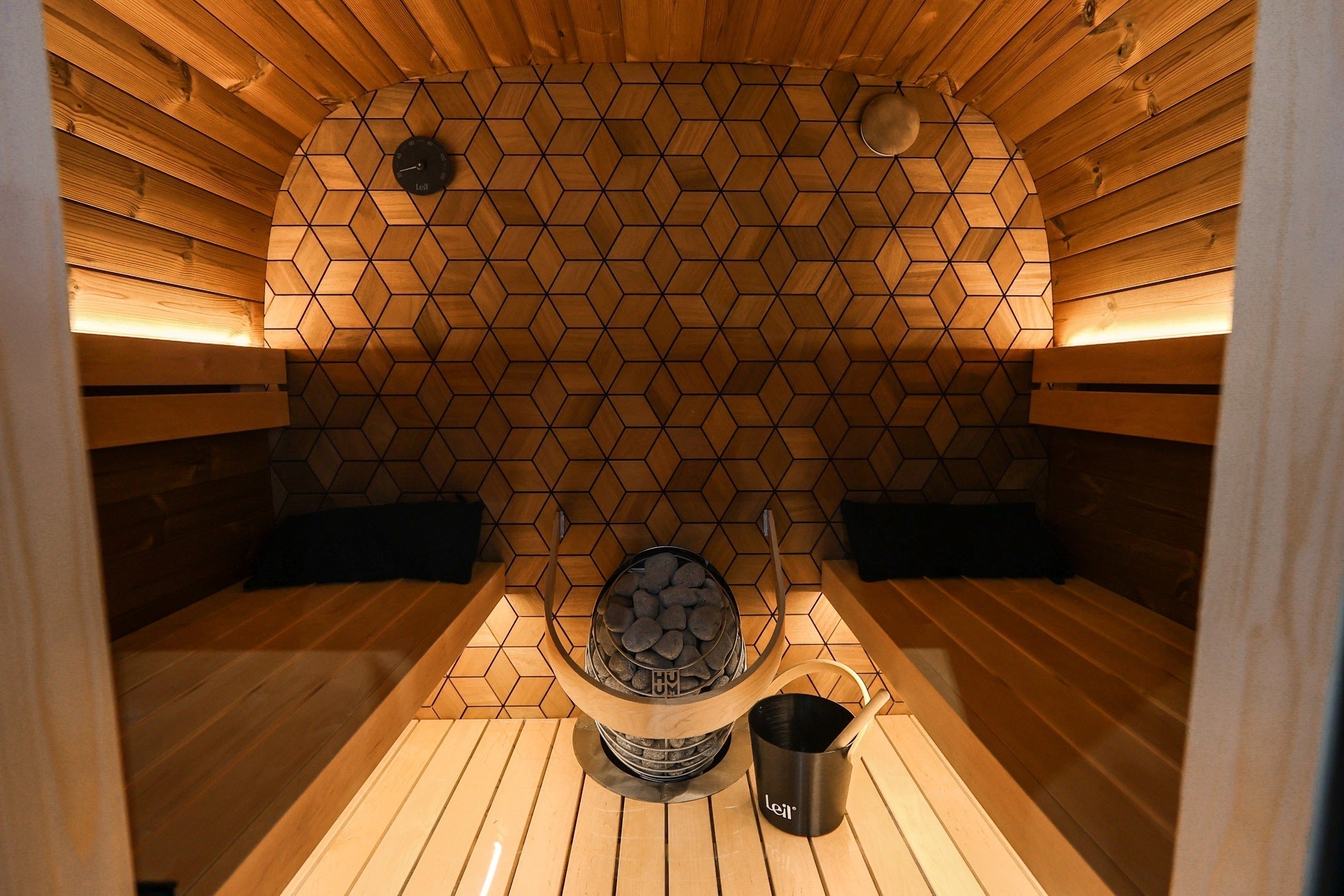 Leil Black Cube Premium 4-Person Outdoor Sauna Kit