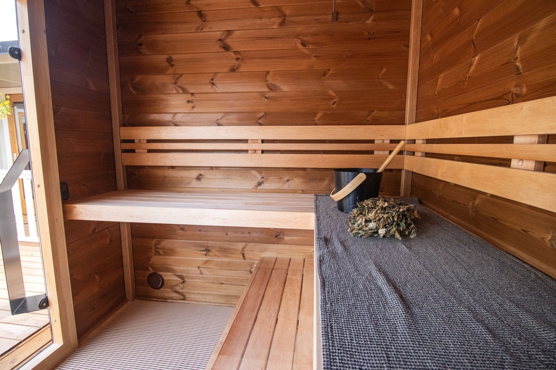 Leil Patio S Plus 4 Person Outdoor Sauna