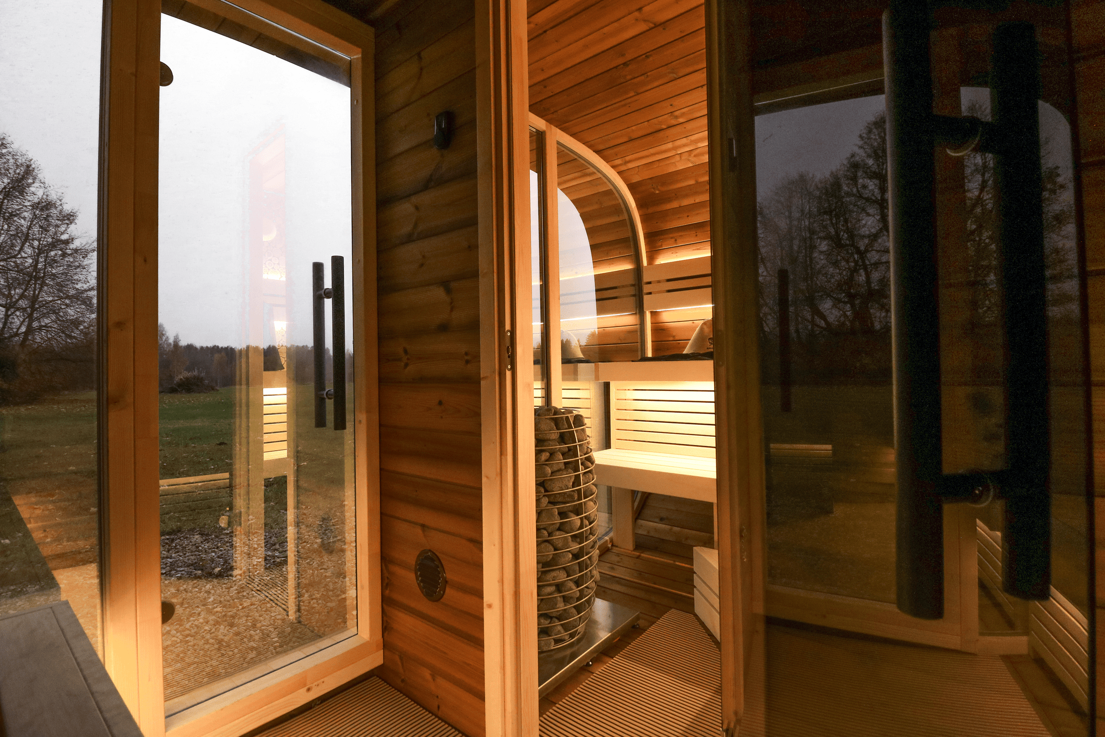 Leil Round Cube Double Outdoor Sauna with Changing Room 5-6 Person
