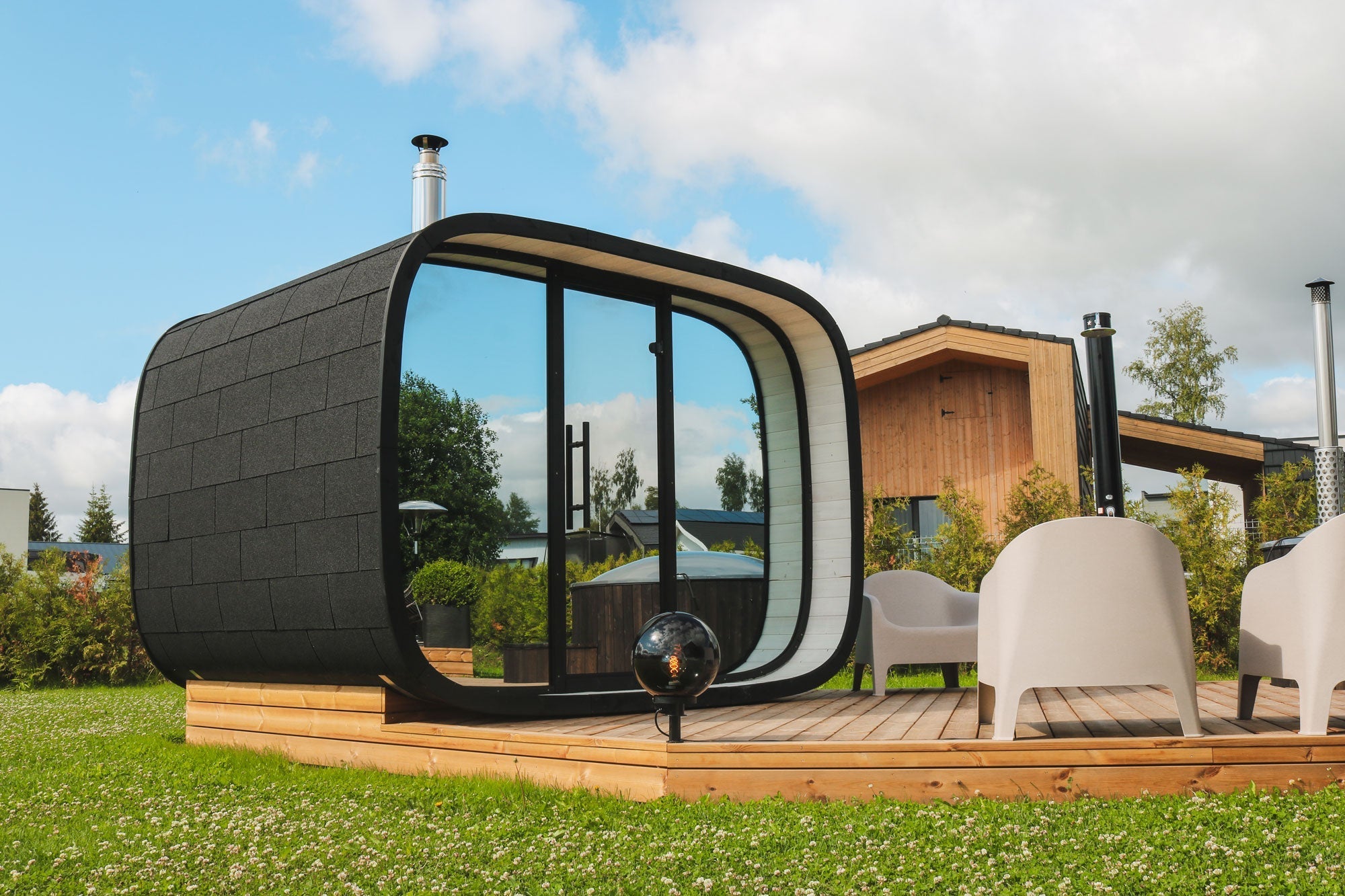 Leil Round Cube Single Outdoor Sauna 6-8 Person