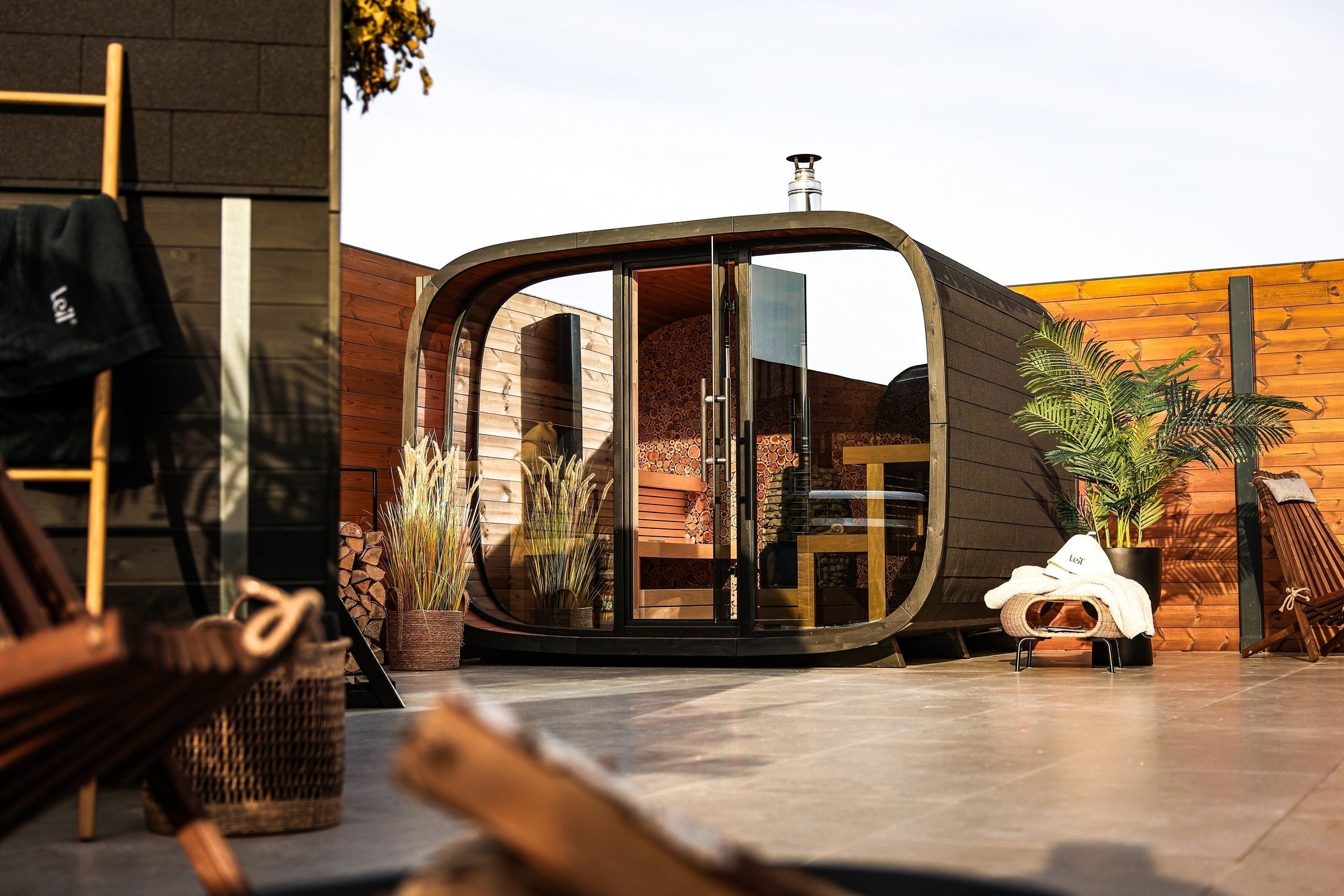 Leil Round Cube Single Outdoor Sauna 6-8 Person