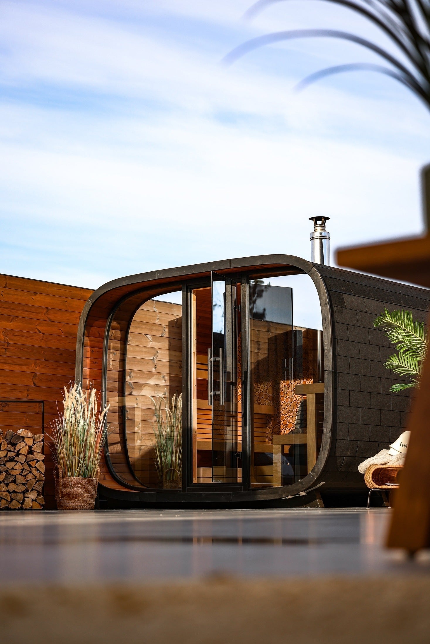 Leil Round Cube Single Outdoor Sauna 6-8 Person