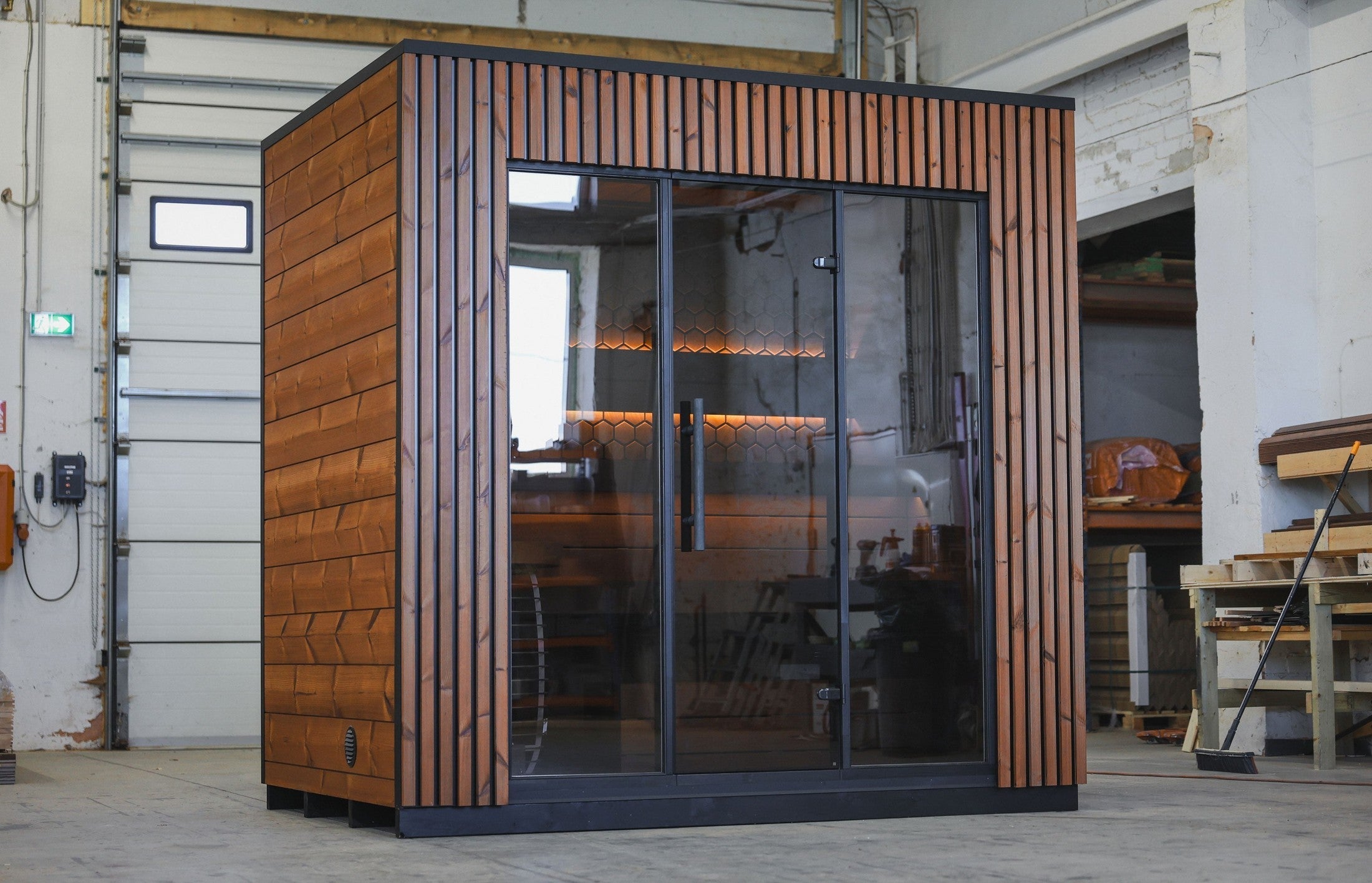 Leil Viva 250 4 Person Outdoor Sauna Kit