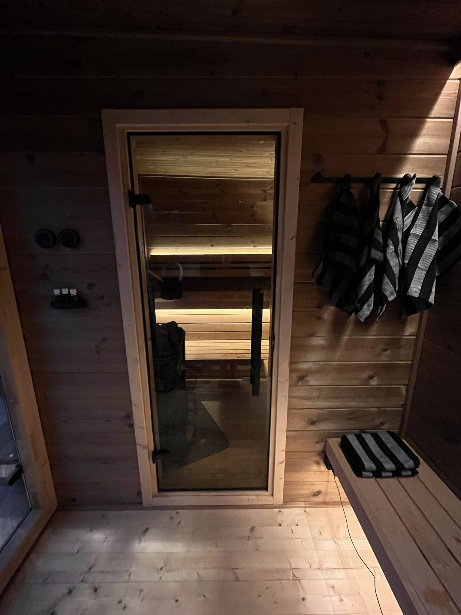 Leil Patio L Plus 5 Person Outdoor Sauna