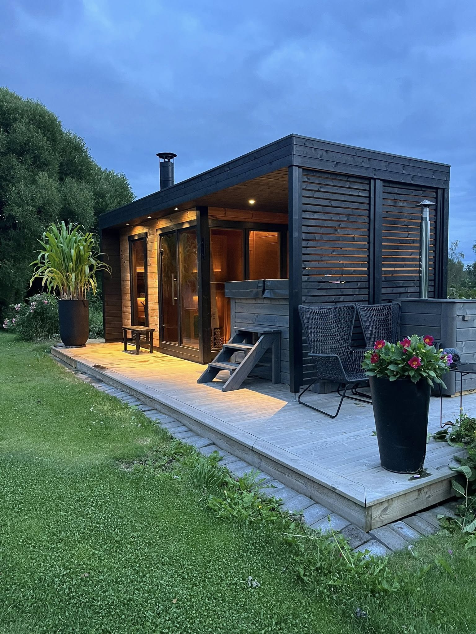 Leil Patio L Plus 5 Person Outdoor Sauna