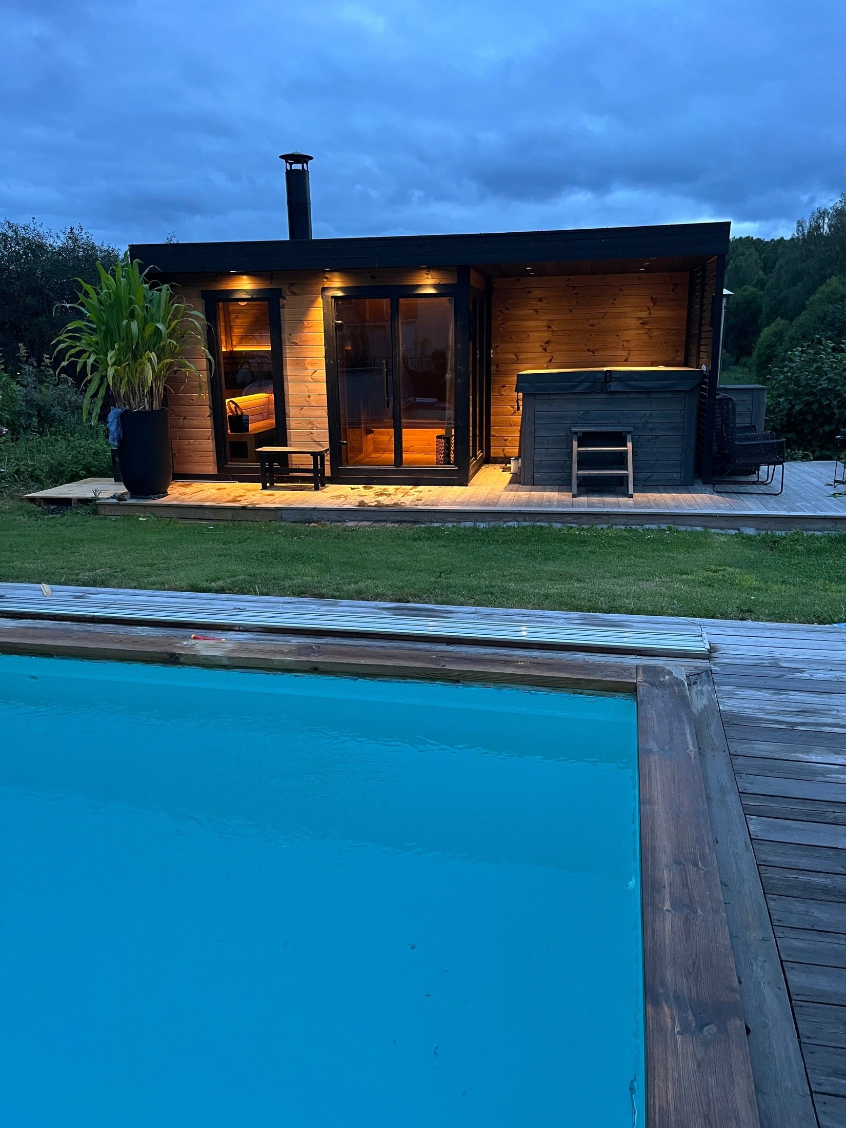 Leil Patio L Plus 5 Person Outdoor Sauna